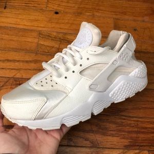 white nike huaraches